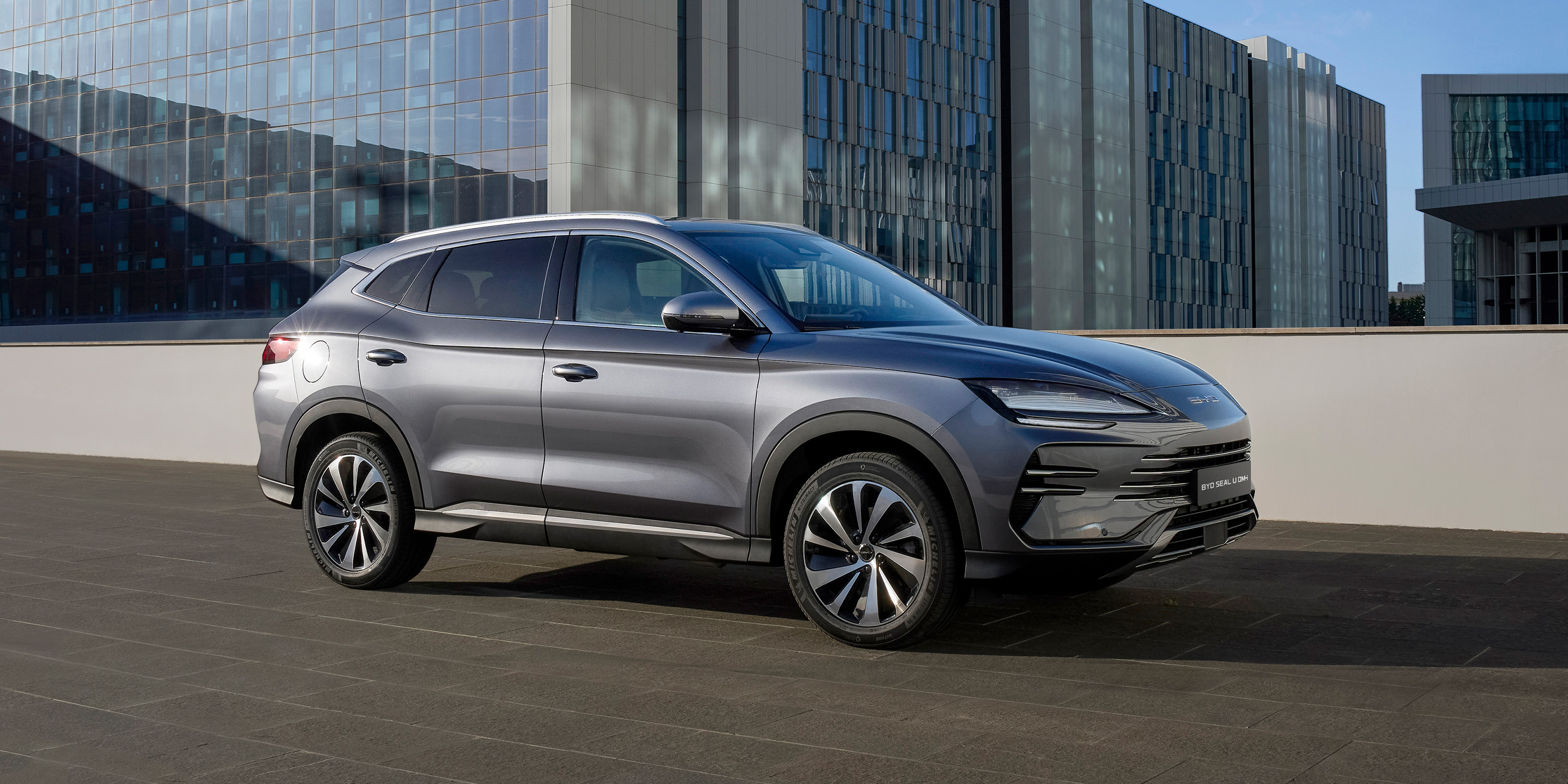 <H2>Benefits of switching to a hybrid car</H2>